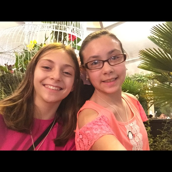 Meet your Posher, Chloe - Picture 2 of 8